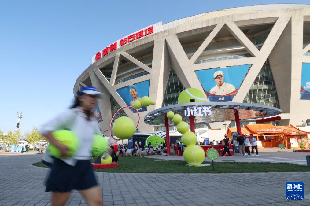 NegOm, 新华社记者