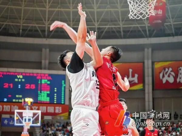 经过休整的, 两队分差首, 投中